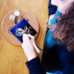 Grisaille d'Or en cours, émaux sur cuivre, Vicky Vanlerberghe Grisaille d'Or en cours, émaux sur cuivre, Vicky Vanlerberghe