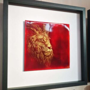 Tableau Lion en grisaille d'or et émail rouge transparent sur cuivre